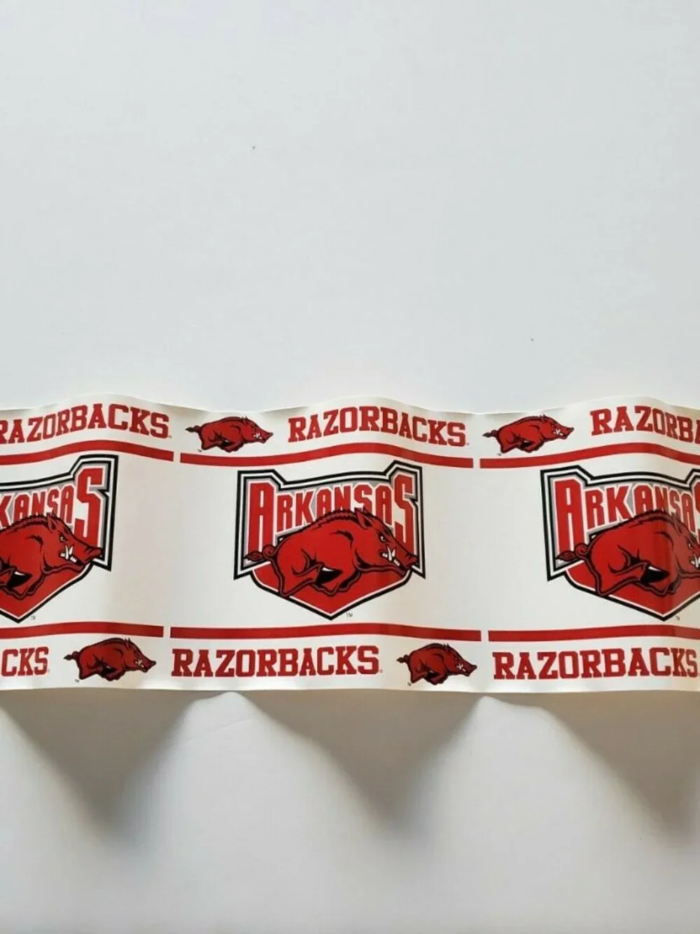 ARKANSAS RAZORBACKS NCAA PEEL & STICK WALLPAPER BORDER. NEW